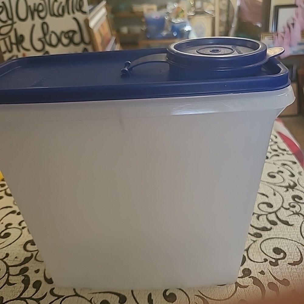 Tupperware Cereal Dispenser - Picture 2 of 8